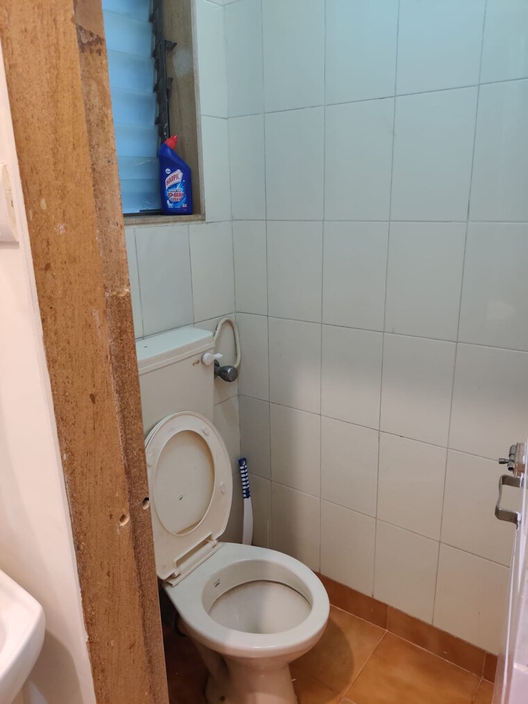 Bathroom, dindoshi-onkar-chs 1 Bedroom 400 Sq.Ft. Apartment In Malad East Mumbai 9705468