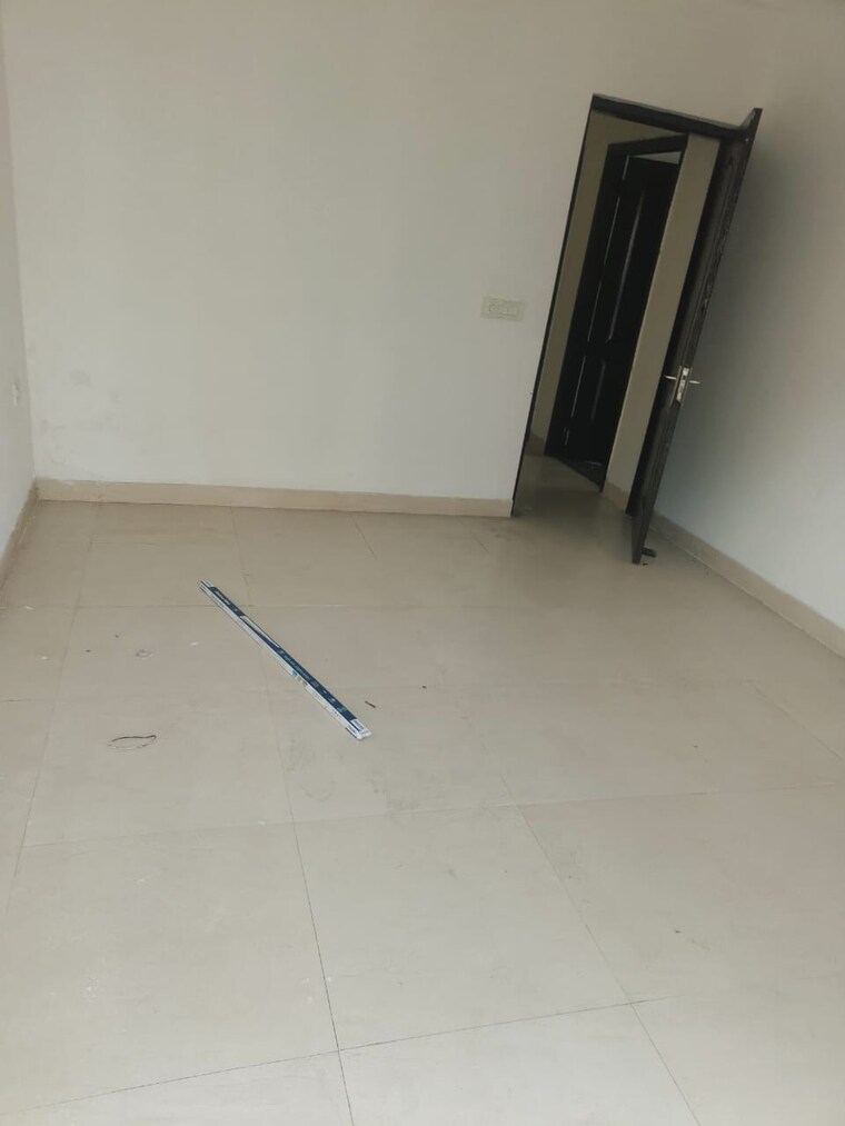 Room, gardenia-golf-city 3 Bedroom 1350 Sq.Ft. Apartment In Sector 75 Noida 9705473