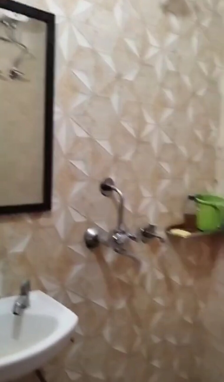 Bathroom, patel nagar 1 RK 350 Sq.Ft. Builder Floor In Patel Nagar Delhi 9705488