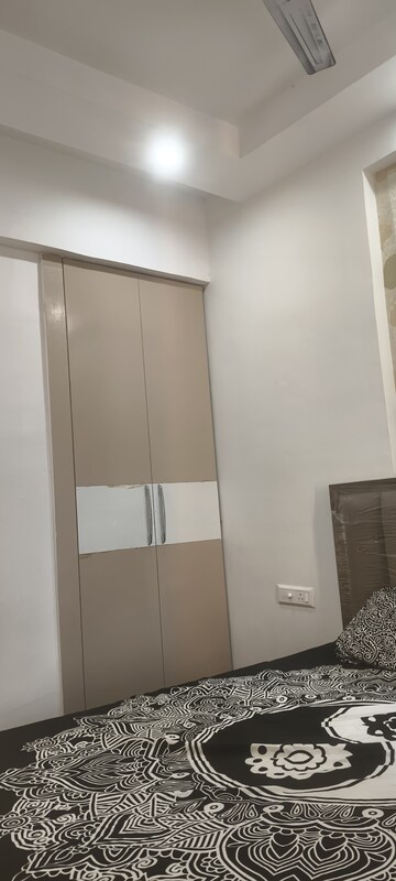 Furnished Amenities in 1.5 BHK Apartment at Prateek Grand City, Siddharth Vihar – for Rent