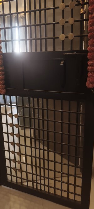 Room in 1.5 BHK Apartment at Prateek Grand City, Siddharth Vihar – for Rent