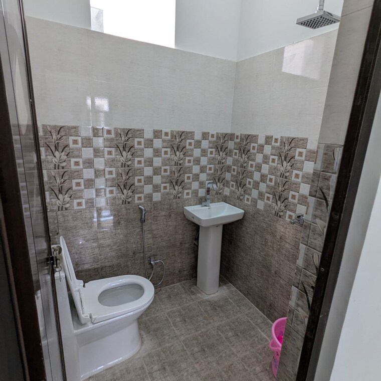 Bathroom, gomti nagar Pg For Girls In Gomti Nagar 9705493