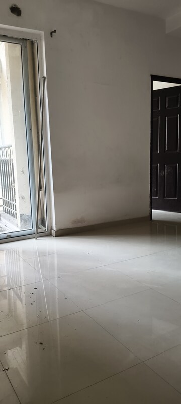 Room in 2 BHK Apartment at Prateek Grand City, Siddharth Vihar – for Rent