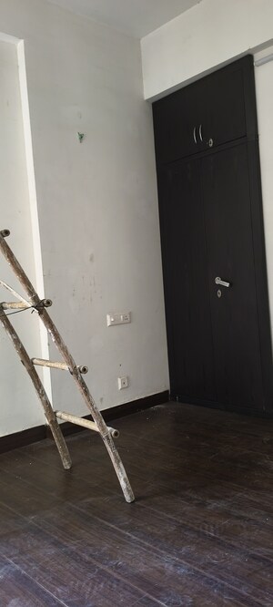 Furnished Amenities in 2 BHK Apartment at Prateek Grand City, Siddharth Vihar – for Rent