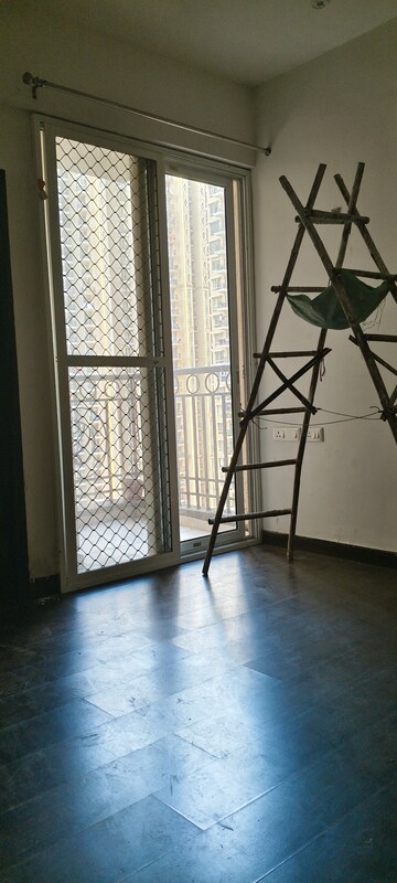 Room in 2 BHK Apartment at Prateek Grand City, Siddharth Vihar – for Rent