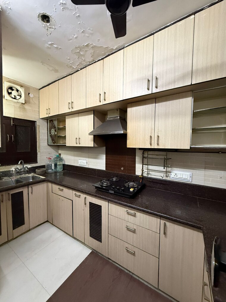 Kitchen, paschim vihar 3 Bedroom 1150 Sq.Ft. Apartment In Paschim Vihar Delhi 9705504