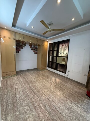 Room in 3 BHK Builder Floor at Paschim Vihar – for Rent