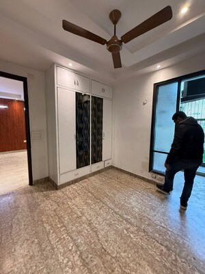 Parking in 3 BHK Builder Floor at Paschim Vihar – for Rent