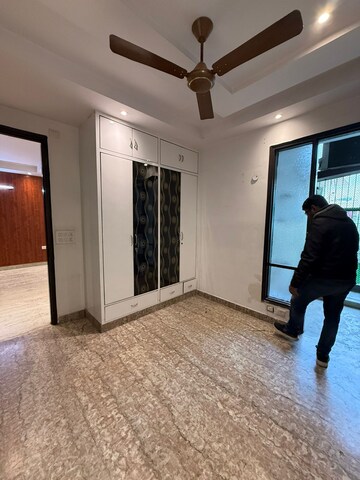 Parking in 3 BHK Builder Floor at Paschim Vihar – for Rent