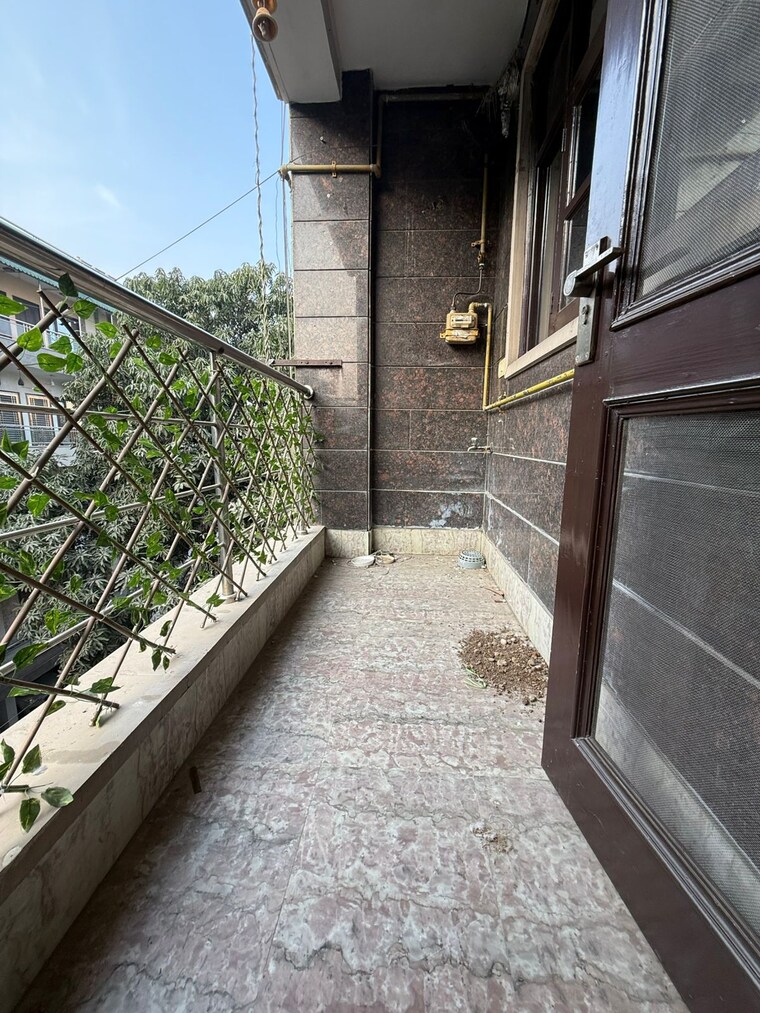 Balcony, paschim vihar 3 Bedroom 1100 Sq.Ft. Builder Floor In Paschim Vihar Delhi 9705509