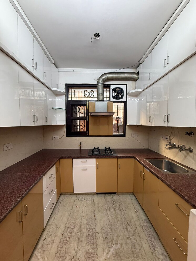 Kitchen, paschim vihar 3 Bedroom 1100 Sq.Ft. Builder Floor In Paschim Vihar Delhi 9705509