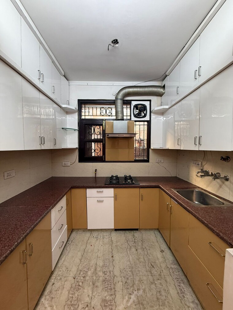 Kitchen, paschim vihar 3 Bedroom 1100 Sq.Ft. Builder Floor In Paschim Vihar Delhi 9705509