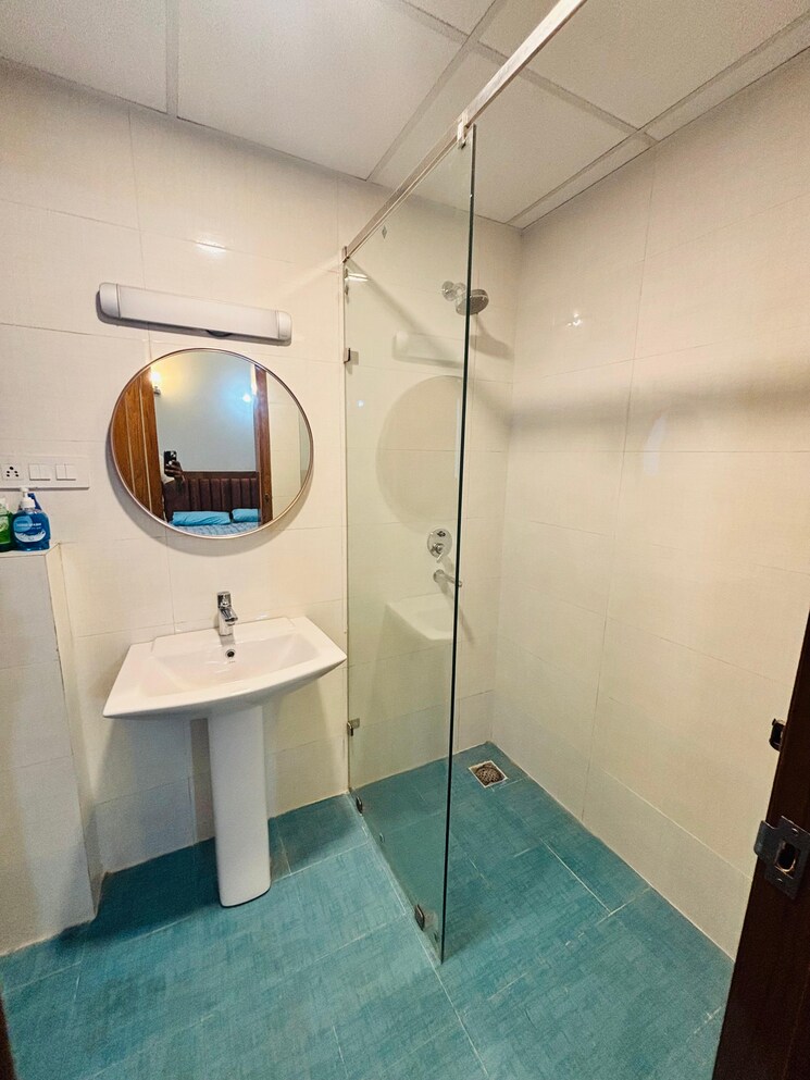 Bathroom, gomti nagar 3.5 Bedroom 1750 Sq.Ft. Apartment In Gomti Nagar Lucknow 9705494