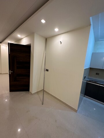 Room in 3 BHK Apartment at Ansal API Esencia, Sector 67 – for Rent