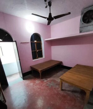 2 BHK Independent House For Rent in Husainganj