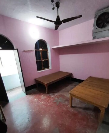 Living Room in 2 BHK Independent House at Husainganj – for Rent