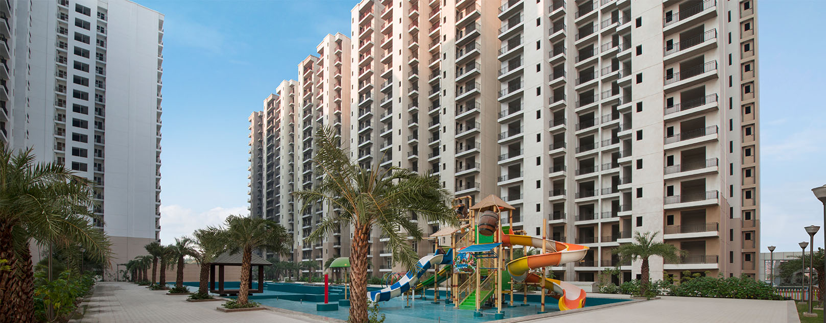 3.5 BHK + Servant Room Apartment For Sale in Omaxe R2