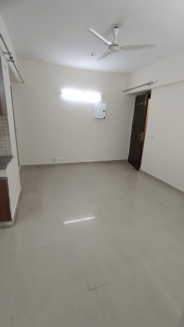 Room in 2 BHK Apartment at Sethi Max Royal, Sector 76 – for Rent