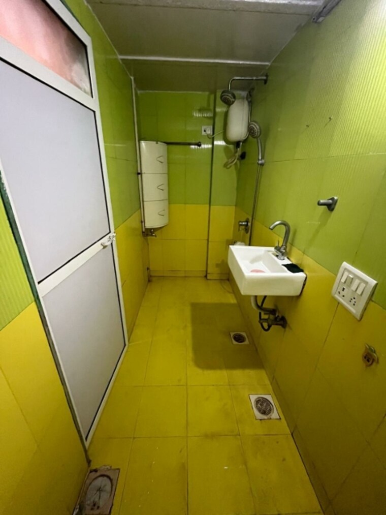 Bathroom, satellite-garden 1 RK 225 Sq.Ft. Apartment In Goregaon East Mumbai 9705570
