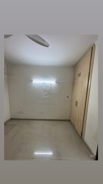 Room in 3 BHK Apartment at Ansal API Esencia, Sector 67 – for Rent