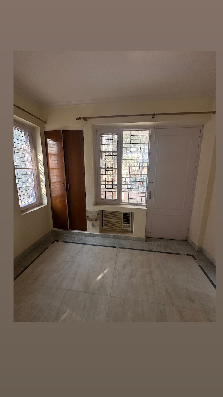 Room, ss-mayfield-gardens 3 Bedroom 3200 Sq.Ft. Apartment In Sector 51 Gurgaon 9705591