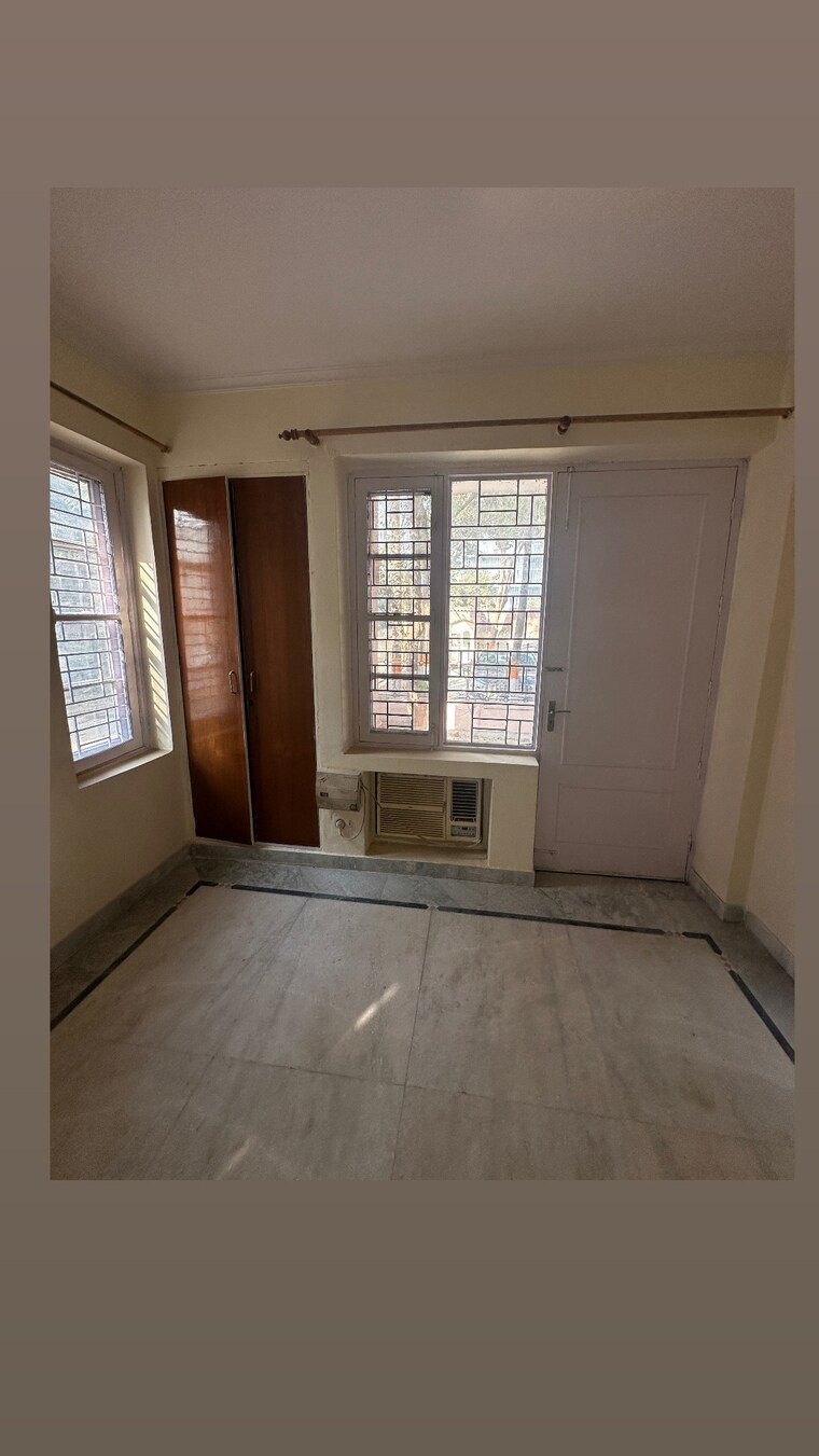 Room, ss-mayfield-gardens 3 Bedroom 3200 Sq.Ft. Apartment In Sector 51 Gurgaon 9705591