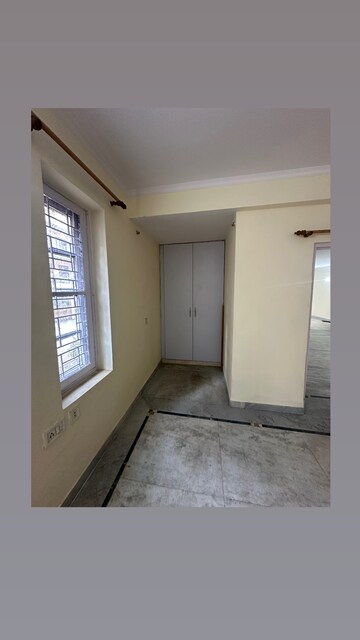 Building Lobby in 3 BHK Apartment at SS Mayfield Gardens, Sector 51 – for Rent