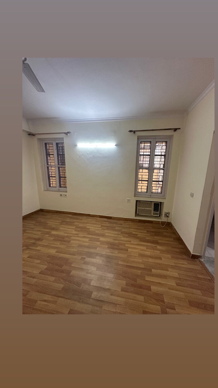 Room, ss-mayfield-gardens 3 Bedroom 3200 Sq.Ft. Apartment In Sector 51 Gurgaon 9705591