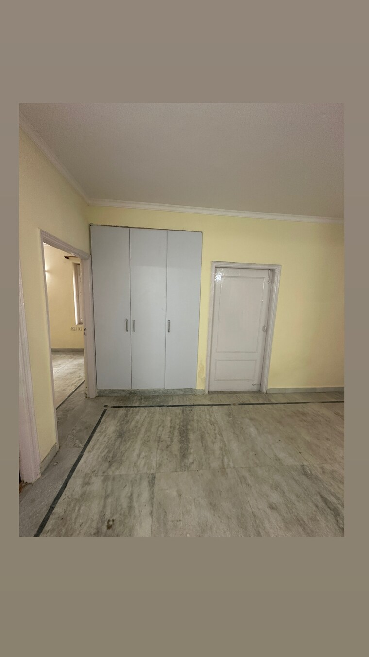 Room, ss-mayfield-gardens 3 Bedroom 3200 Sq.Ft. Apartment In Sector 51 Gurgaon 9705591