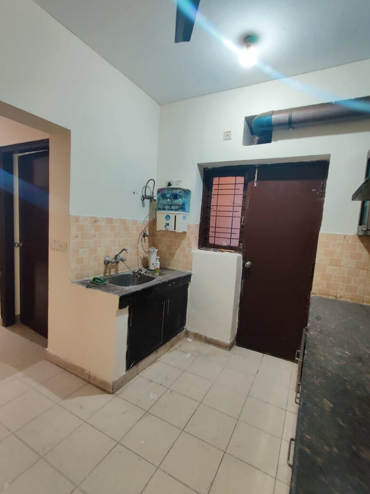 Kitchen, ss-mayfield-gardens 3 Bedroom 1500 Sq.Ft. Builder Floor In Sector 51 Gurgaon 9705597