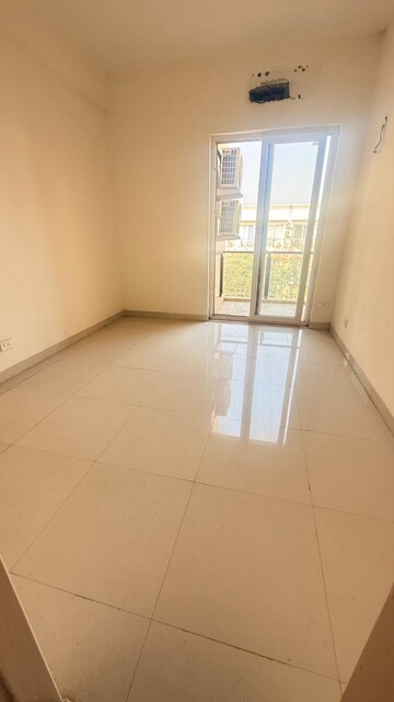 Room in 3 BHK Apartment at DLF Park Place, Sector 54 – for Sale