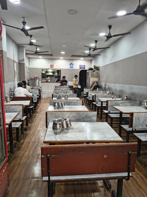  Shop For Rent in Kurla West