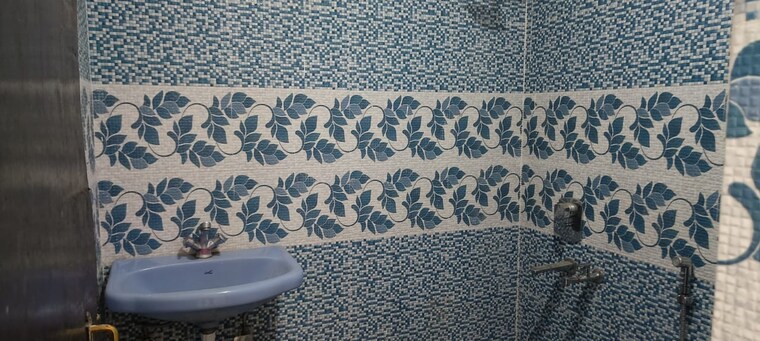 Bathroom, gomti nagar 2 Bedroom 1250 Sq.Ft. Builder Floor In Gomti Nagar Lucknow 9705642