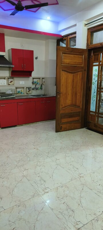 Kitchen in 2 BHK Builder Floor at Gomti Nagar – for Rent