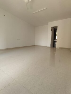 Room in 3 BHK Apartment at Hiranandani Fortune City, New Panvel – for Rent