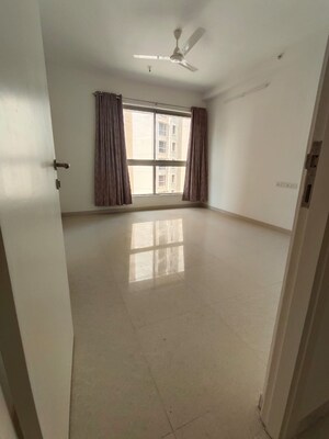Room in 3 BHK Apartment at Hiranandani Fortune City, New Panvel – for Rent