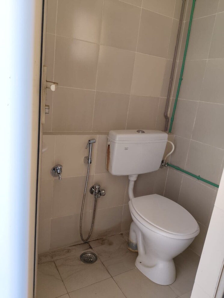 Bathroom, hiranandani-fortune-city 3 Bedroom 1406 Sq.Ft. Apartment In New Panvel Navi Mumbai 9705634