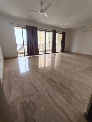 Room in 3 BHK Apartment at Hiranandani Fortune City, New Panvel – for Rent