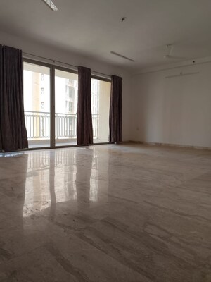 Room in 3 BHK Apartment at Hiranandani Fortune City, New Panvel – for Rent