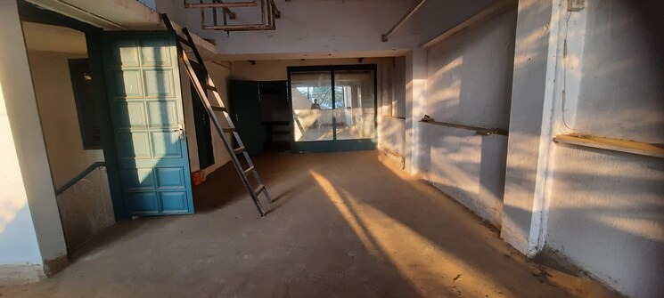  Parking, mhada-colony Commercial Office Space 4000 Sq.Ft. In Andheri West Mumbai 9705657