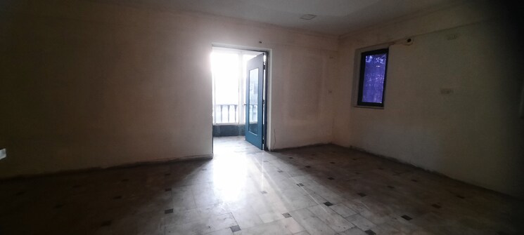 Room, mhada-colony Commercial Office Space 4000 Sq.Ft. In Andheri West Mumbai 9705657
