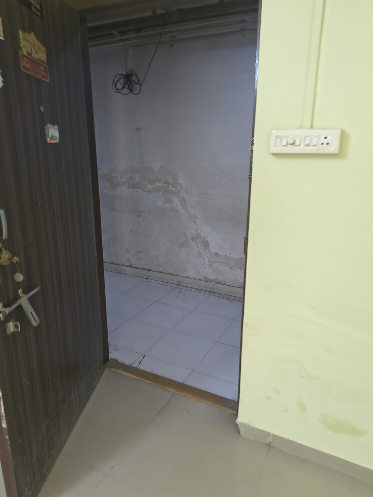 undefined, kurla east 1 Bedroom 300 Sq.Ft. Apartment In Kurla East Mumbai 9705649