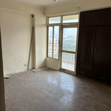 Room in 3.5 BHK Apartment at Gardenia Grace, Sector 61 – for Sale