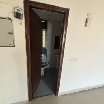 Room in 3.5 BHK Apartment at Gardenia Grace, Sector 61 – for Sale