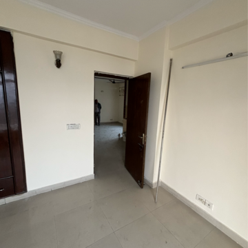 Room in 3.5 BHK Apartment at Gardenia Grace, Sector 61 – for Sale