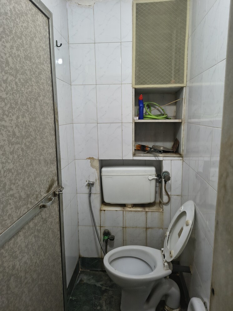 Bathroom, kurla east 1 Bedroom 450 Sq.Ft. Apartment In Kurla East Mumbai 9705655