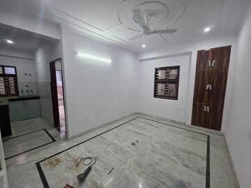 Room in 2 BHK Builder Floor at Pochanpur Colony – for Rent