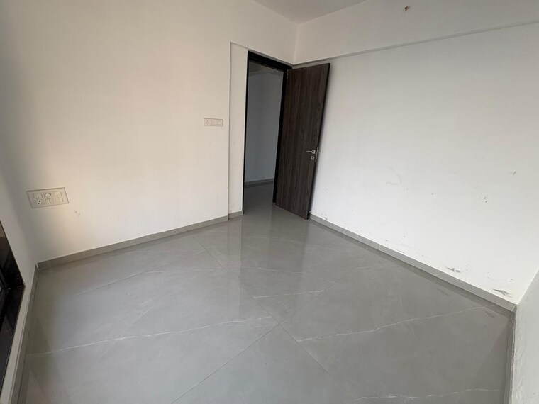 Room, dn nagar 2 Bedroom 660 Sq.Ft. Apartment In Dn Nagar Mumbai 9705686