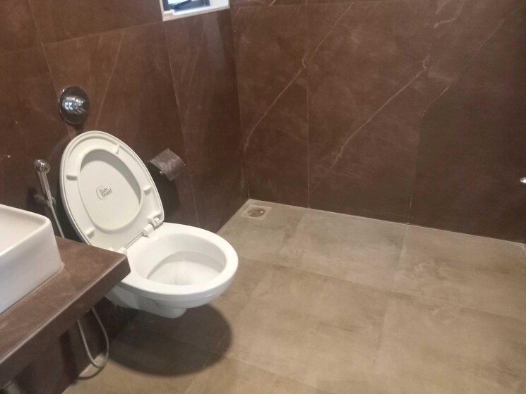 Bathroom, dn nagar 2 Bedroom 780 Sq.Ft. Apartment In Dn Nagar Mumbai 9705696