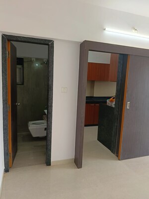 Room in 1 BHK Apartment at Kukreja Estate, Chembur – for Rent